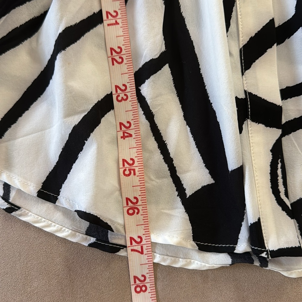 Orchid Haze. Black/White,abstract design Shirt, long sleeves.Smock work … - Picture 7 of 9